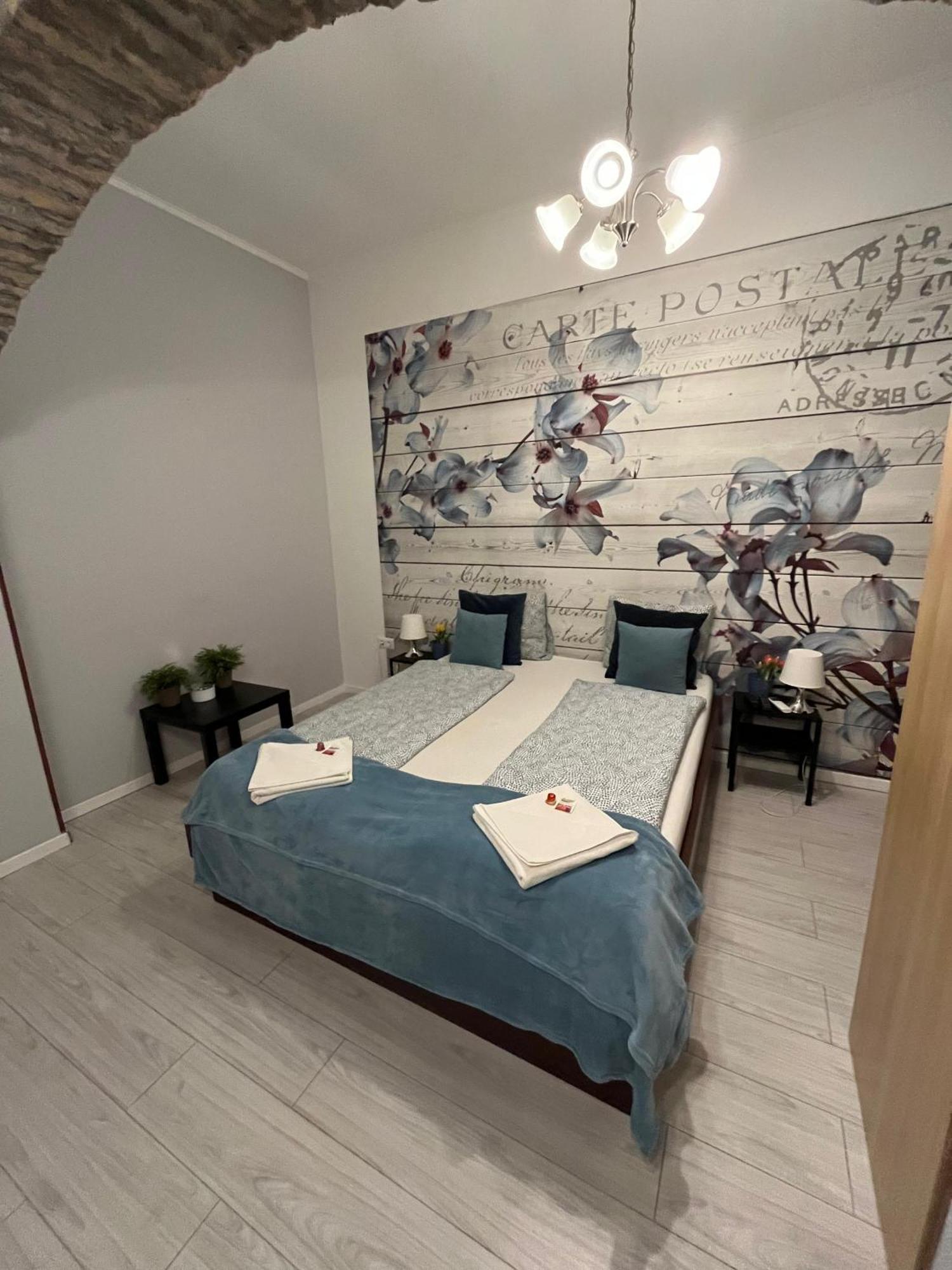 Millionrosesvintage Vaci Street Apartamento Budapeste